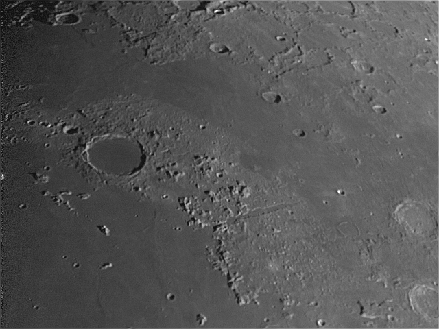 Luna-20140607-22_50TU-Crater_Plato_y_Vallis_Alpes